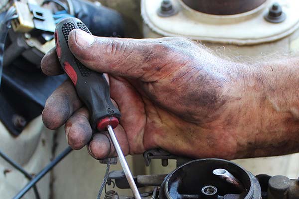 cheap and efficient MOT Burnley mechanic checking
